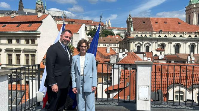 MInistr Igor Červený a komisařka Jessika Roswall